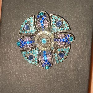 Gorgeous and statement brooch & necklace pendant!